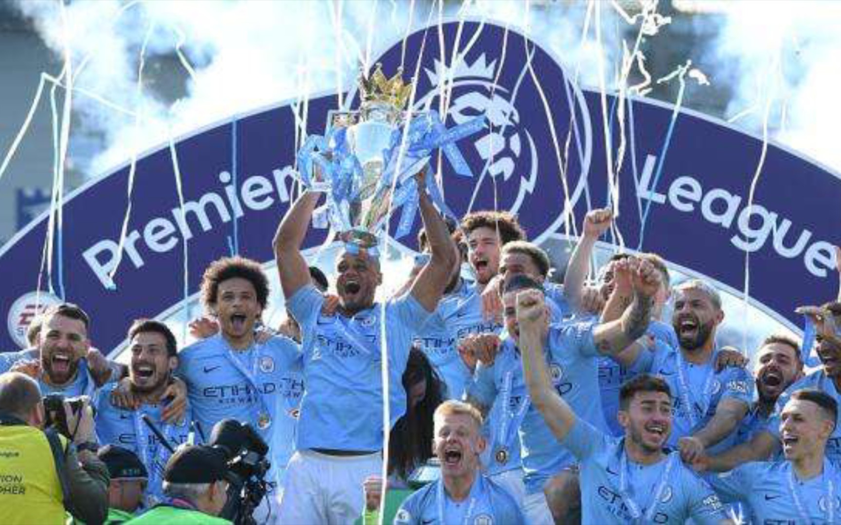 在攻防两端 在攻防两端